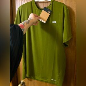 Men’s soft and lightweight active size L Northface tshirts!